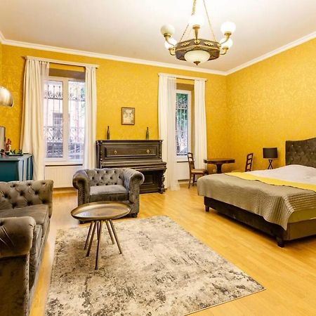 Old Piano Apartment Tbilisi Zewnętrze zdjęcie